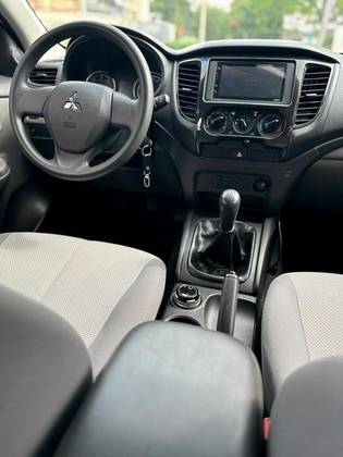 MITSUBISHI L200 TRITON 2.4 16V TURBO DIESEL OUTDOOR GLX CD 4X4 MANUAL